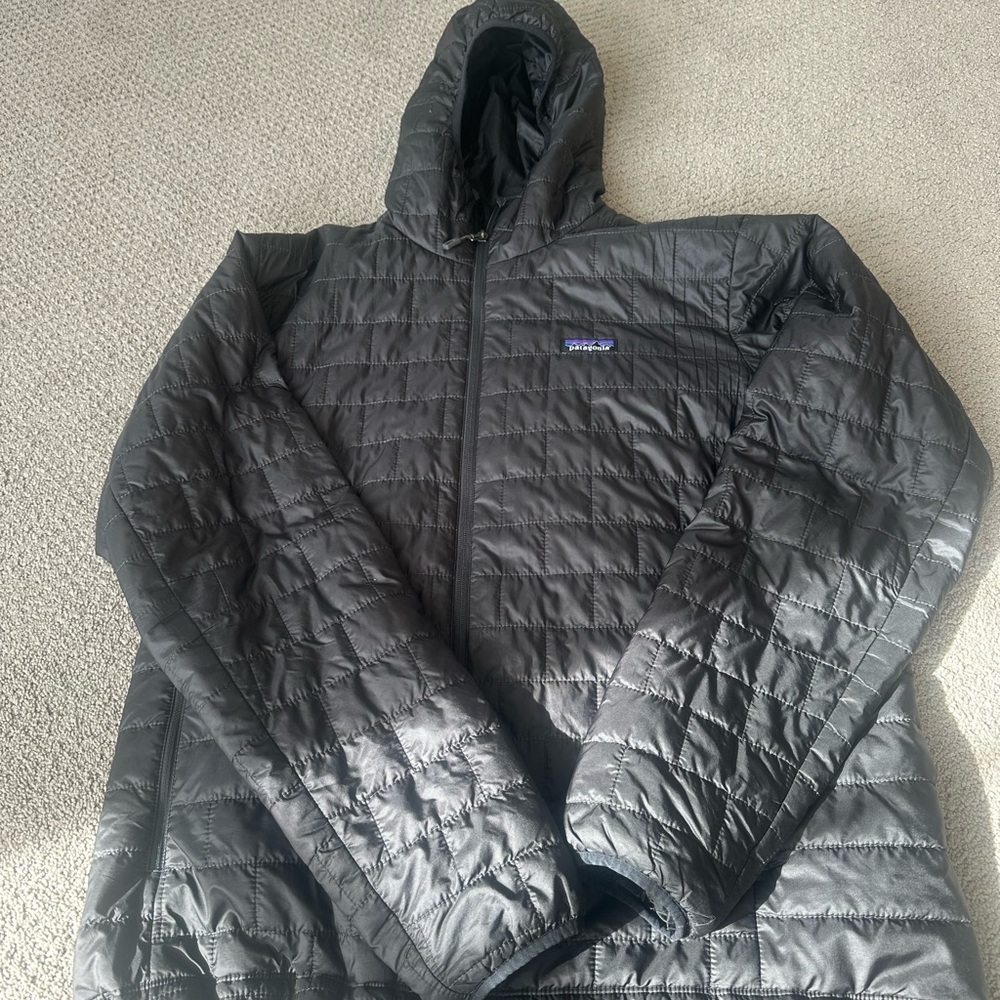 Patagonia Men's Black Hooded Puffer Jacket